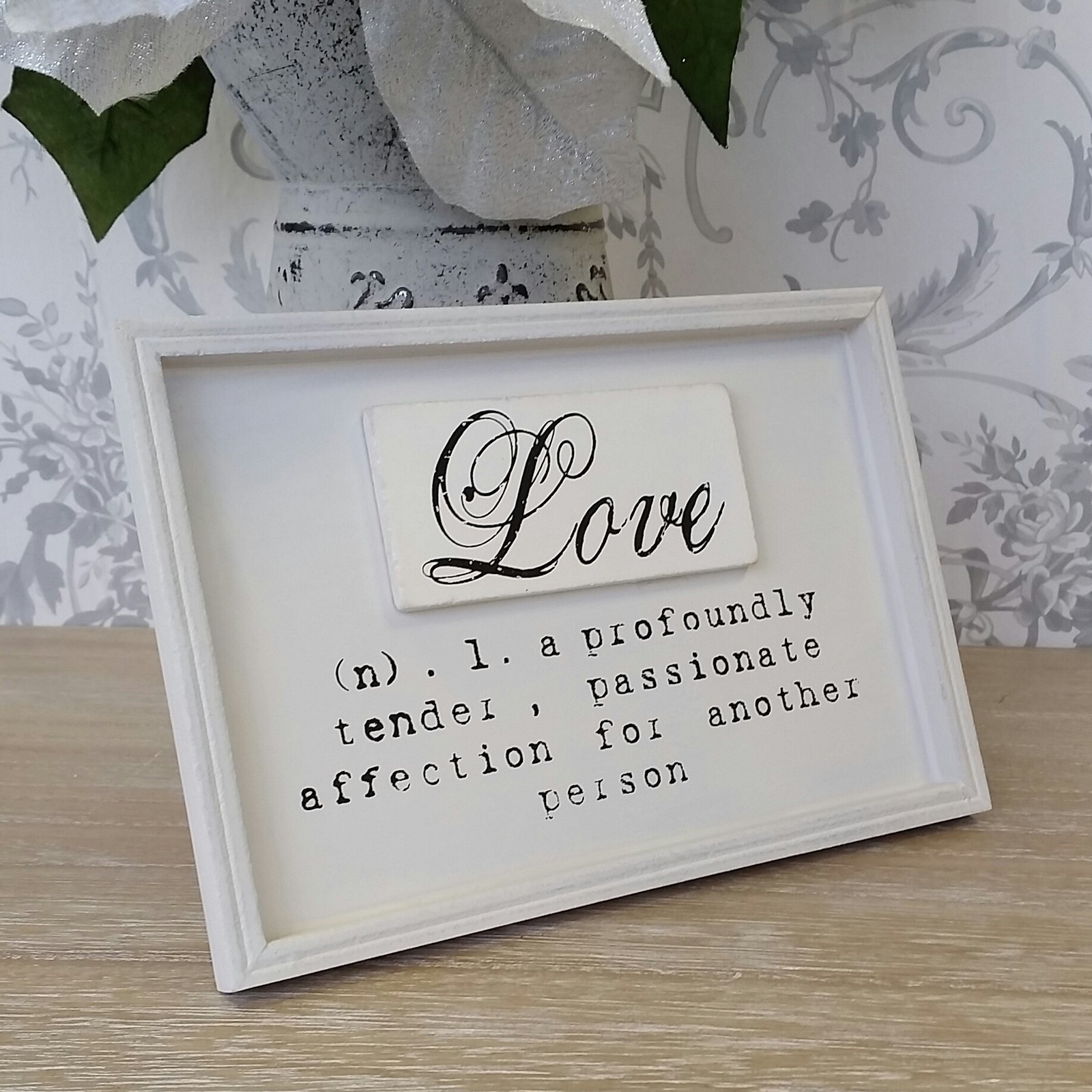 Add a Personal Touch with Vignettes – Plus Oscar’s Boutique Giveaway!