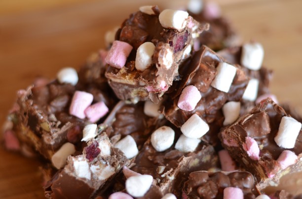 August Degustabox Review – Plus a Rocky Road Recipe with Walkers Biscuits and Fru Snax