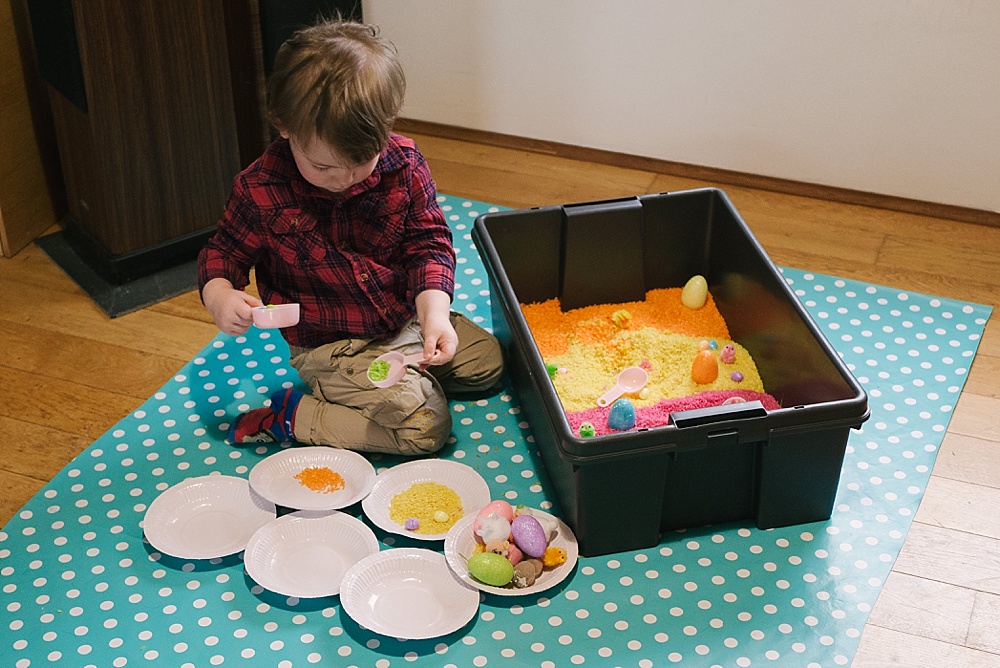 Easter Sensory Tray Using Dyed Rice – Easter Tuff Tray Ideas
