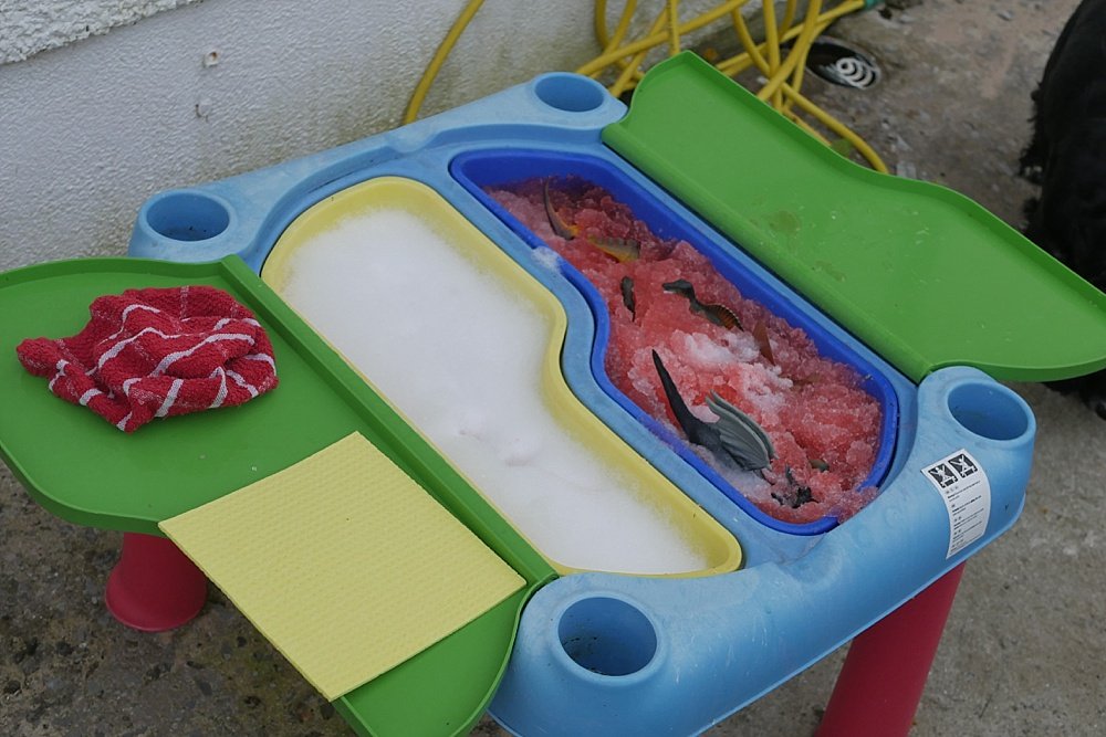 Dinosaur Wash Messy Play set up