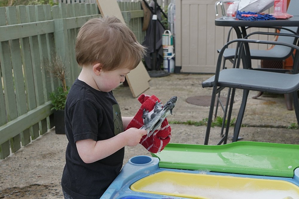 dinosaur messy play ideas