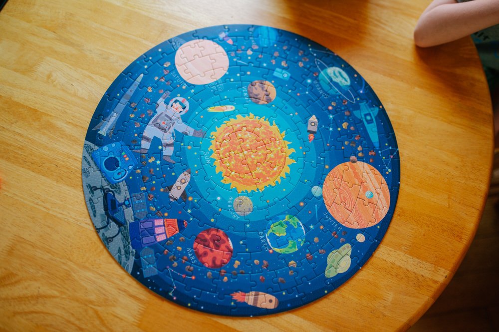 Round solar system jigsaw
