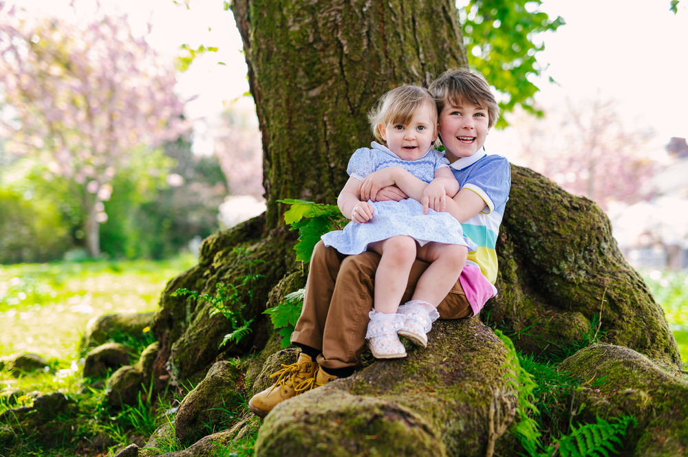 Family Traditions – Portraits in the Blossom Trees