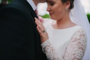 How to Choose the Perfect Outfit for Every Wedding Season