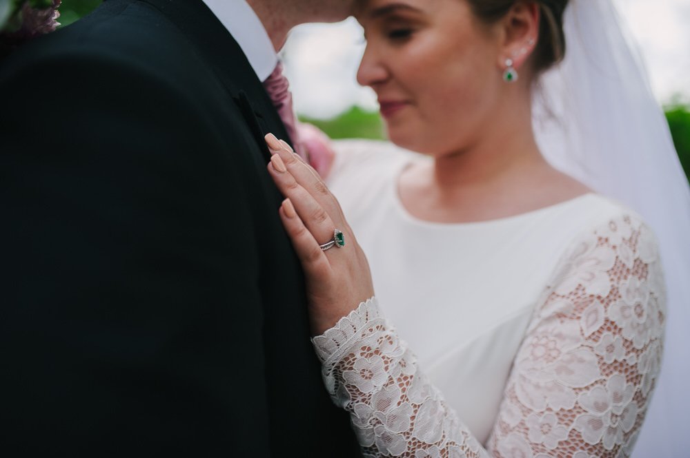 How to Choose the Perfect Outfit for Every Wedding Season