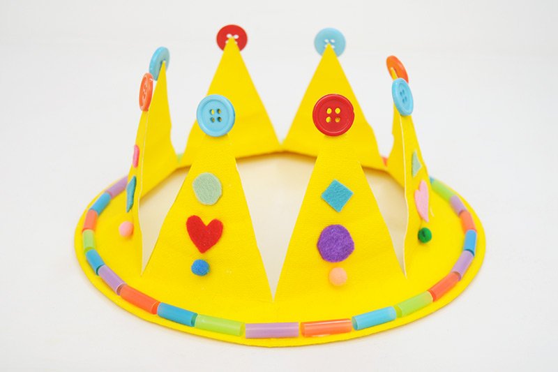Paper plate crown craft