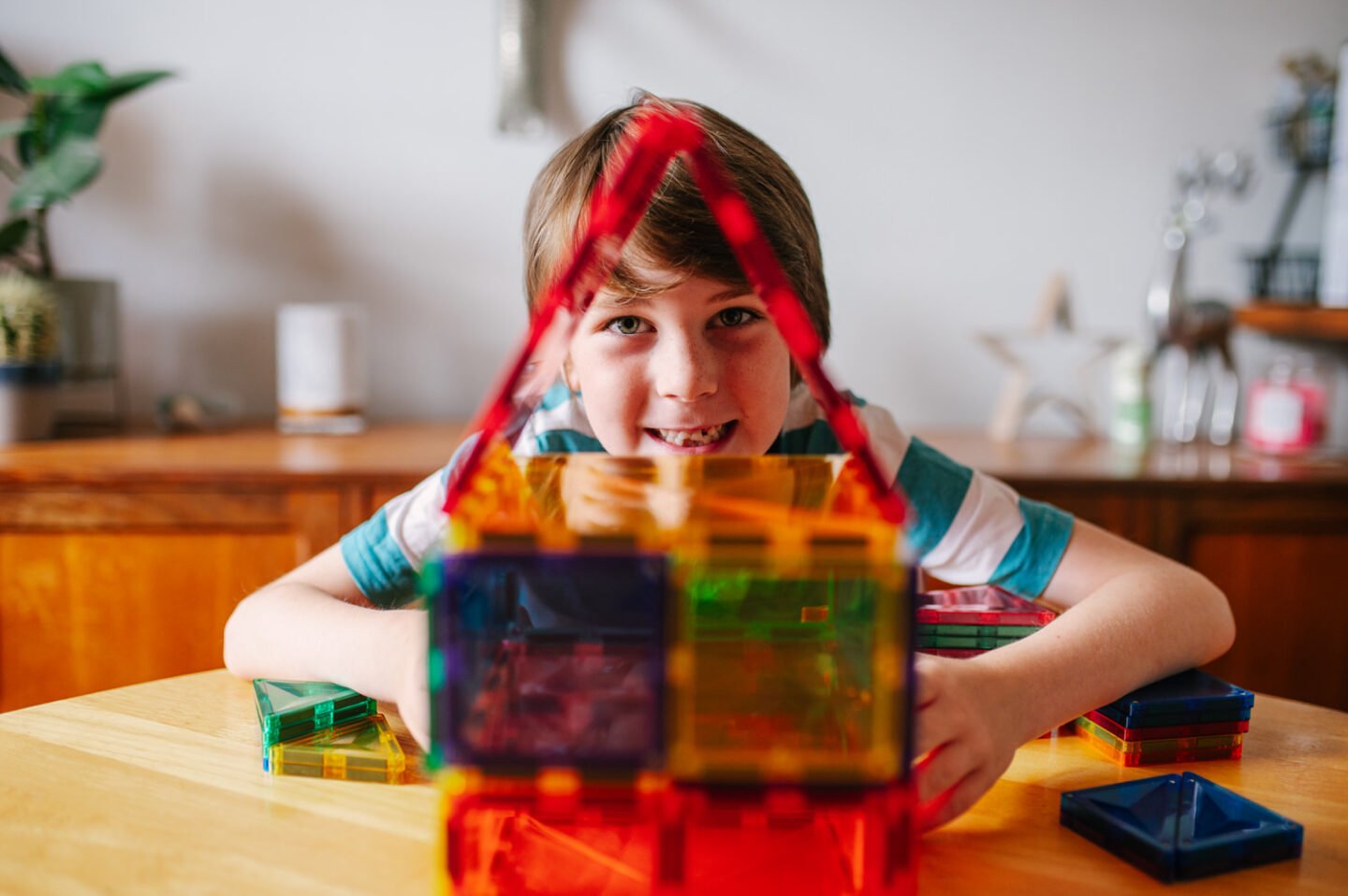 Magnetic building tiles for STEM learning