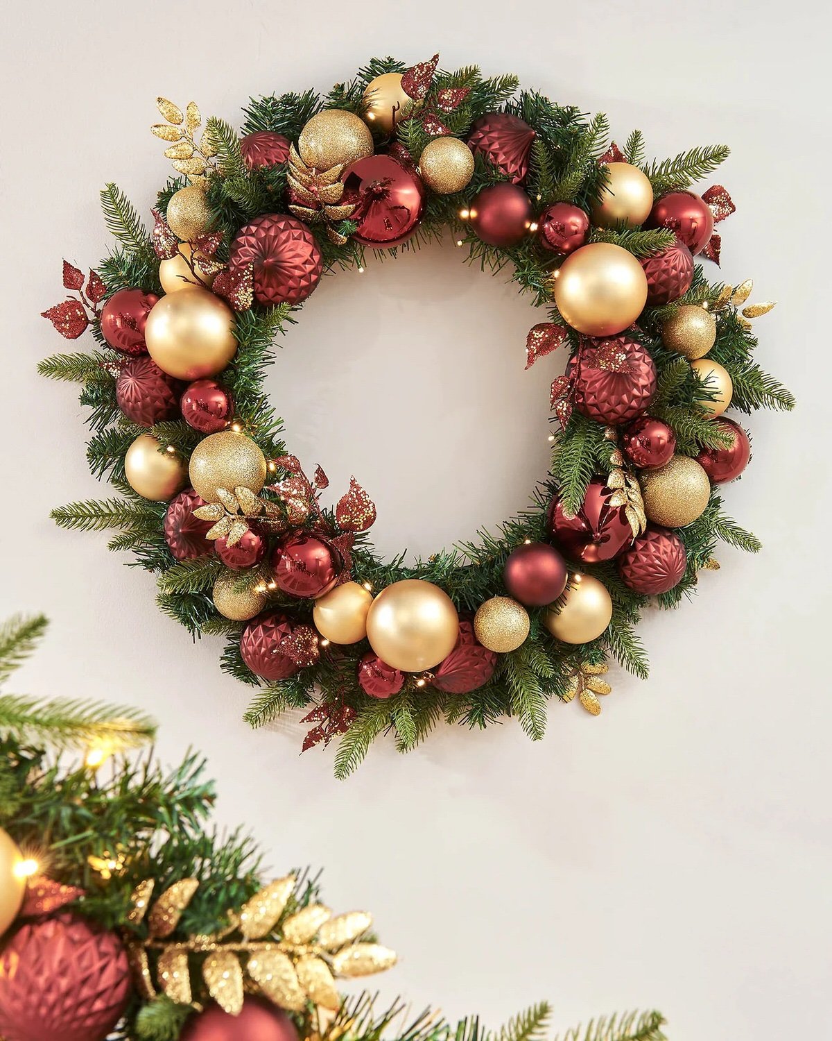 pre-lit wreath
