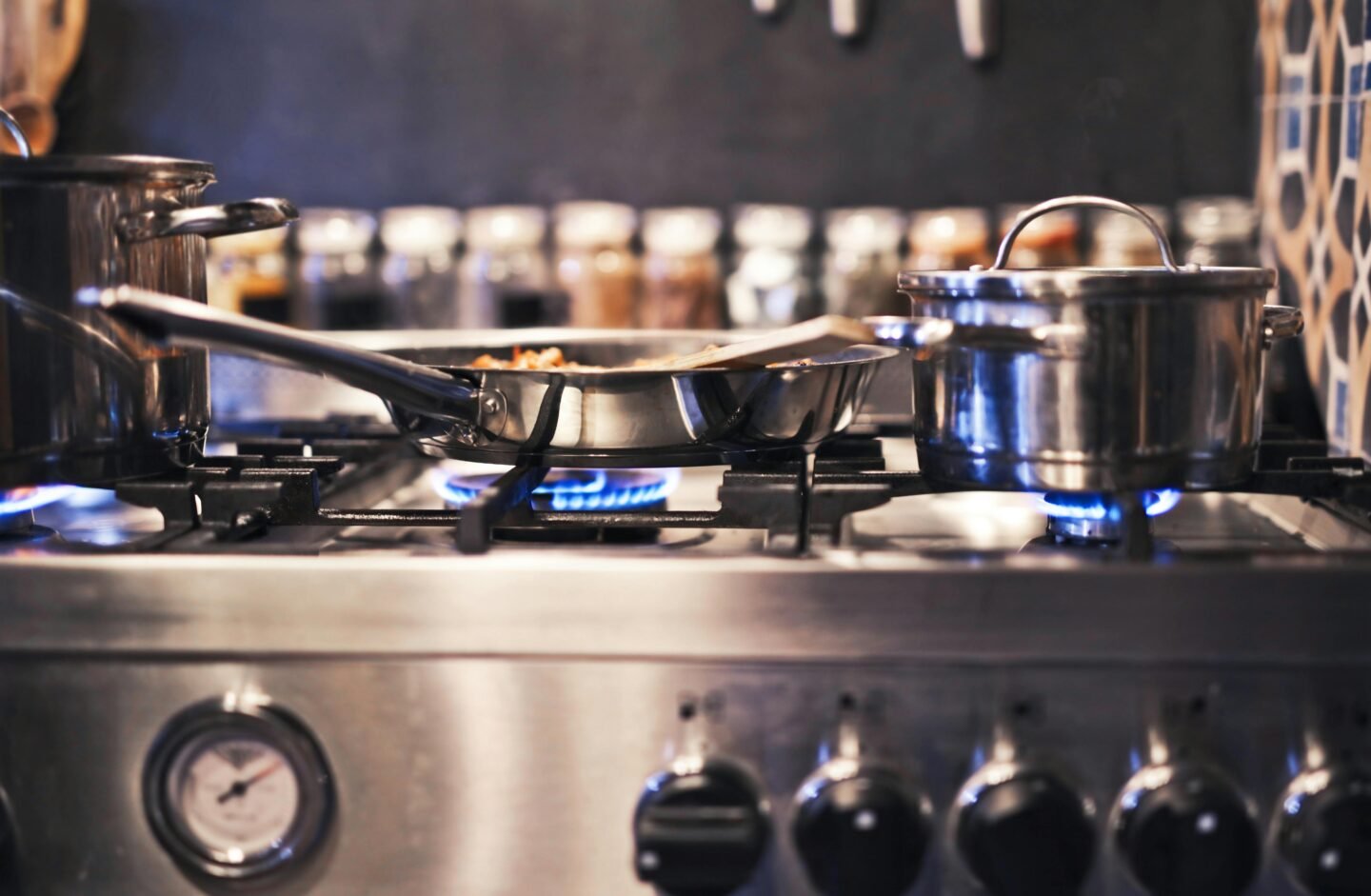Online Culinary School: Practical Cooking Techniques Guide for Beginners