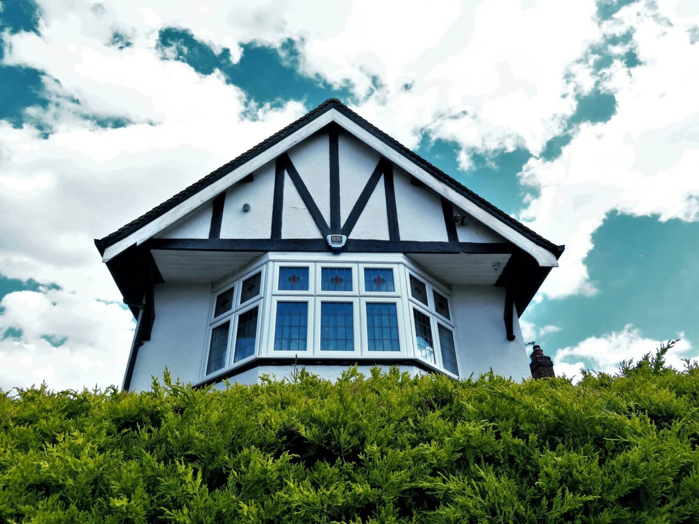 Should You Repair or Replace Home Windows? A Practical Homeowner Guide